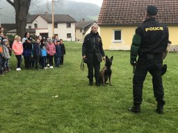 beseda s policii trochu jinak a k tomu navic prace policejnich psovodu 22